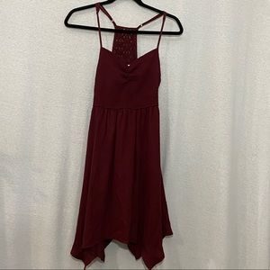 Sleeveless handkerchief dress with lace detail